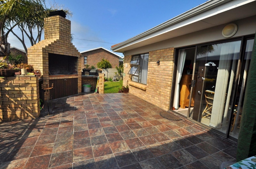 4 Bedroom Property for Sale in Fraaiuitsig Western Cape